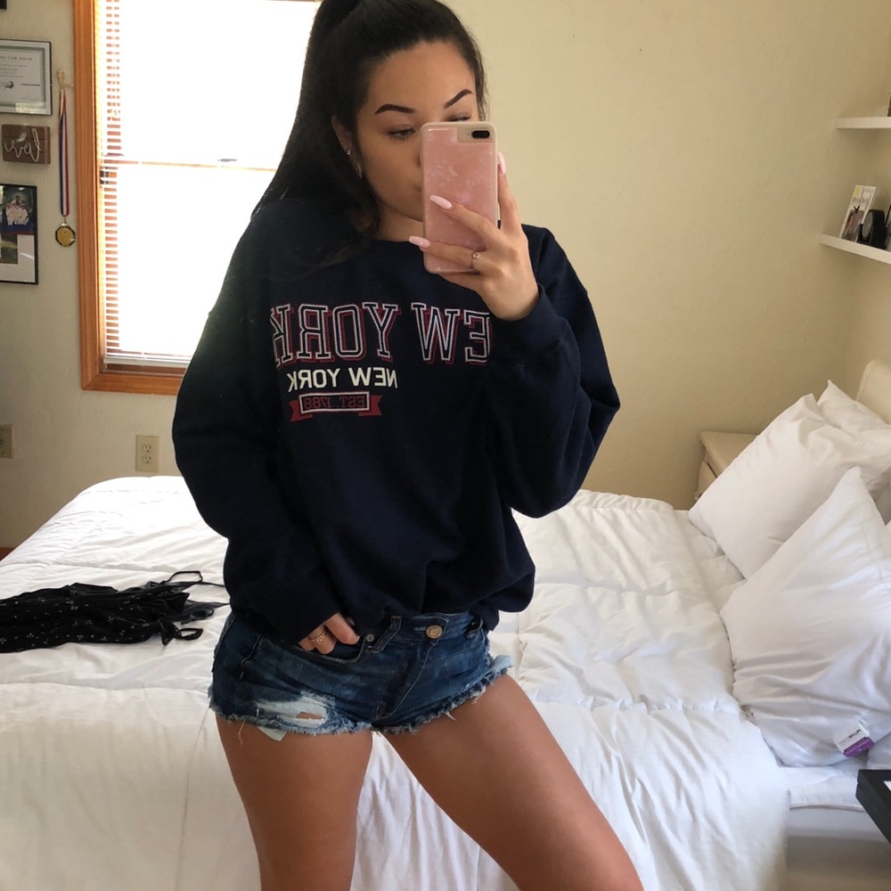 OVERSIZED SWEATSHIRT